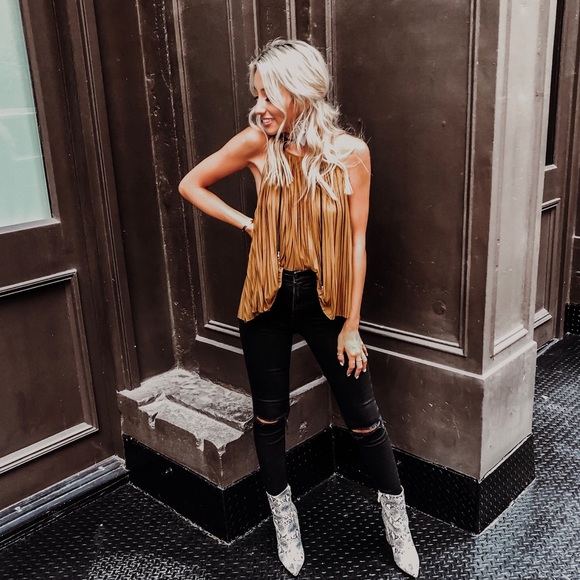 Zara Tops - Pleated top Zara Tops - Pleated top